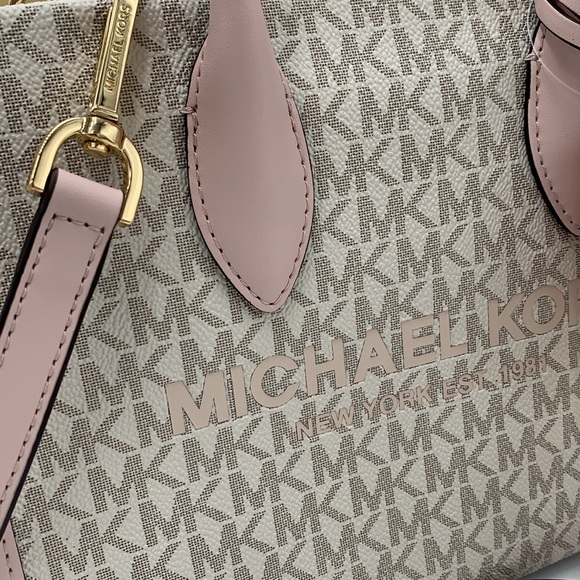 Michael Kors Mirella Small Shopper Top Zip Crossbody Pdr Blush Multi Logo MK
NWT - Picture 4 of 16